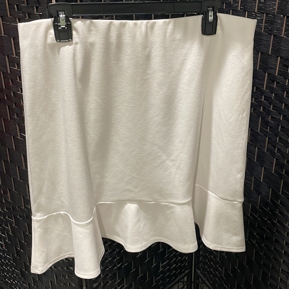 White stretch skirt with ruffle edge mid thigh high Find Me Plus Brand - Picture 3 of 6